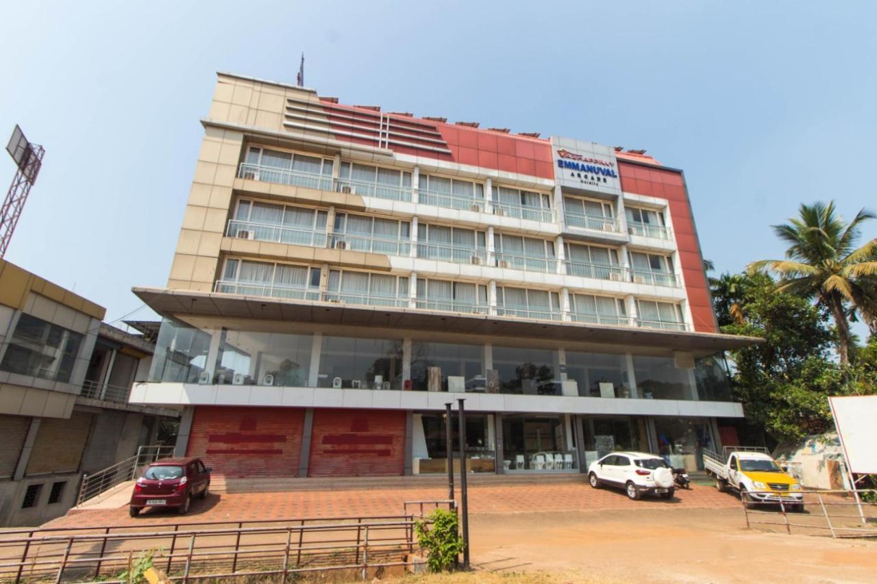 Hotel Miracle Residency Kizhake Chālakudi Exterior foto